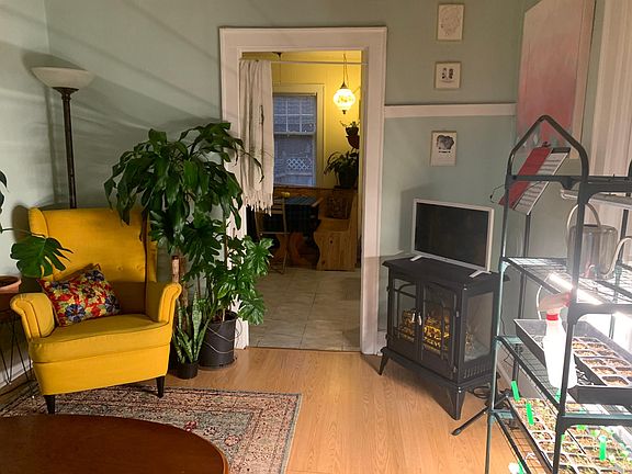 4th image of 1518 1/2 E Fir St