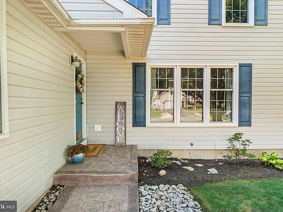 3rd image of 1 Brightham Ln