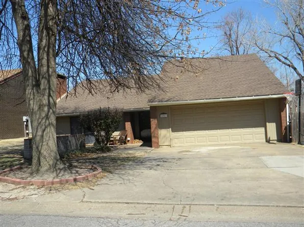 2801 Haystack Ln, Enid, OK 73703