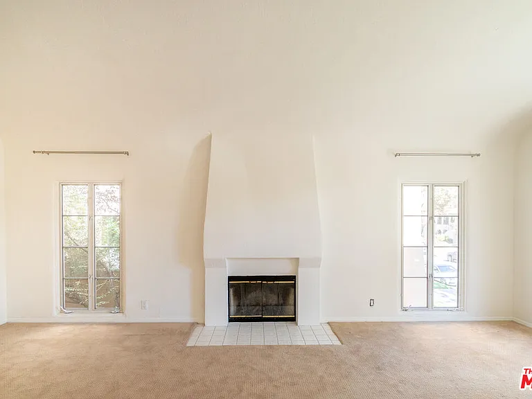441 S Bedford Dr — Photo 4