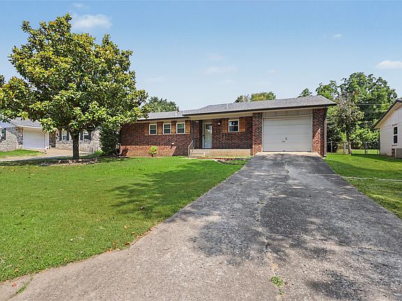 2nd image of 307 Dogwood Dr