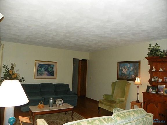 4th image of 1709 Oak Dr