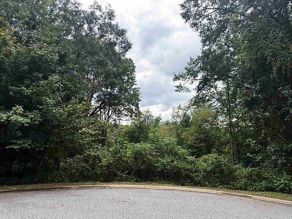 2nd image of 330 Tall Oaks Trl