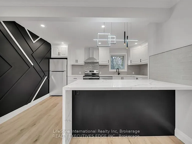 234 Stevenson St N — Photo 6