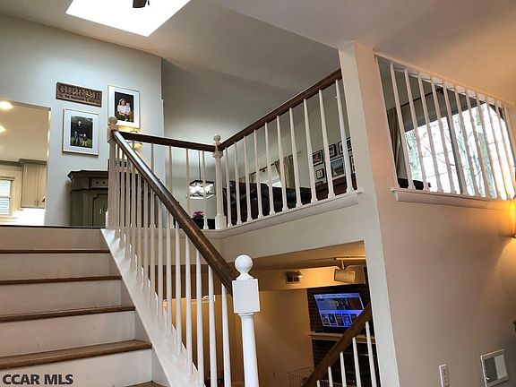 3rd image of 561 Lanceshire Ln
