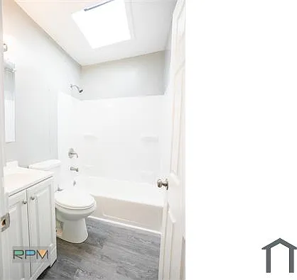 3 bed, $2,000 — Photo 2