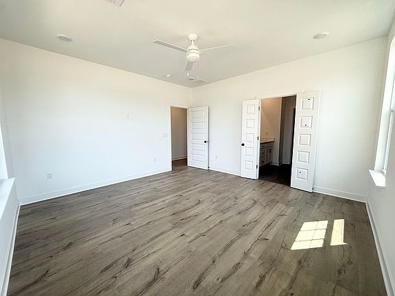 5th image of 3046 Portage Dr
