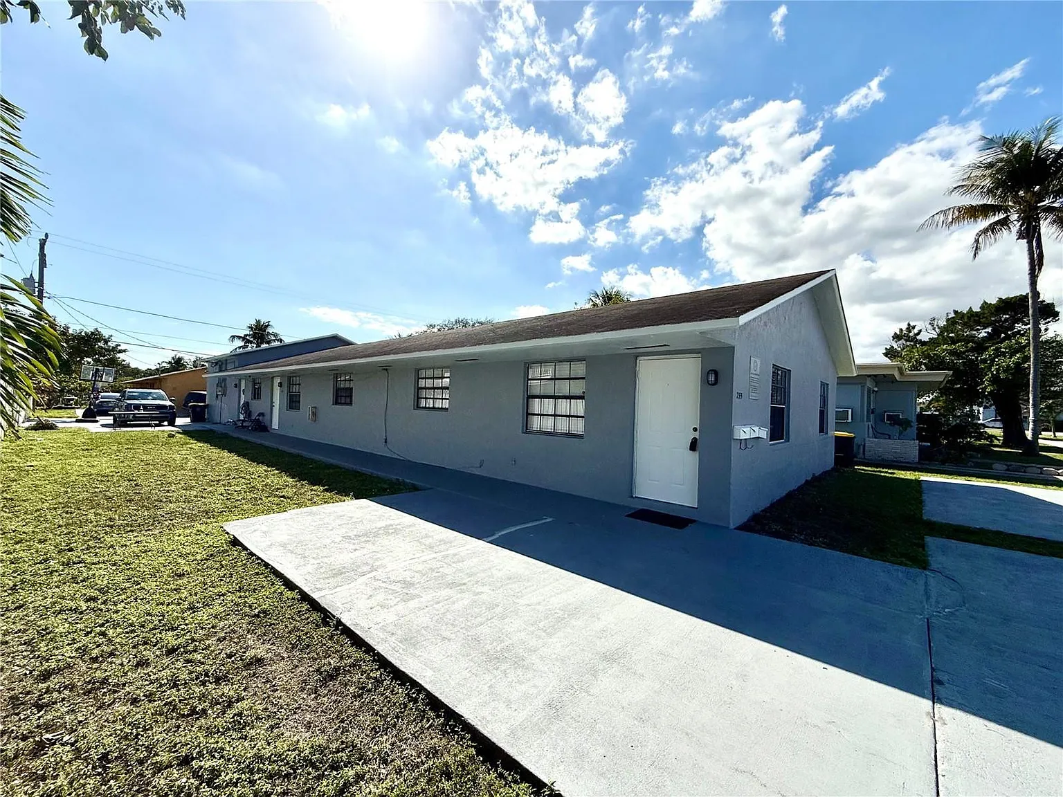 2 bed, 1.0 bath, 900 sqft, $2,400 — Photo 3
