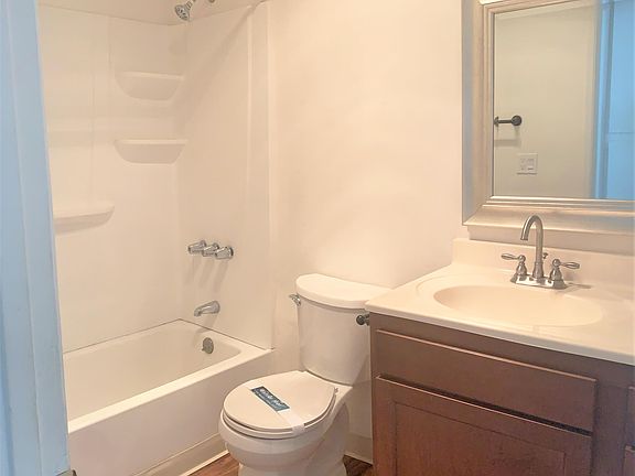 3rd image of 1304 Roxanne Dr APT 3