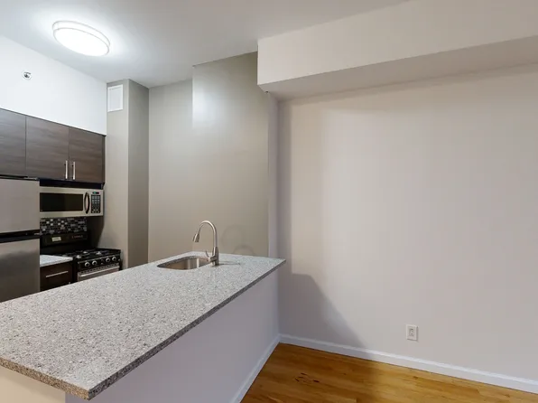 120 W. 21st image 1 of 9