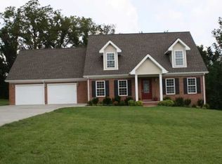 135 Cottonwood Ln, Paducah, KY 42001