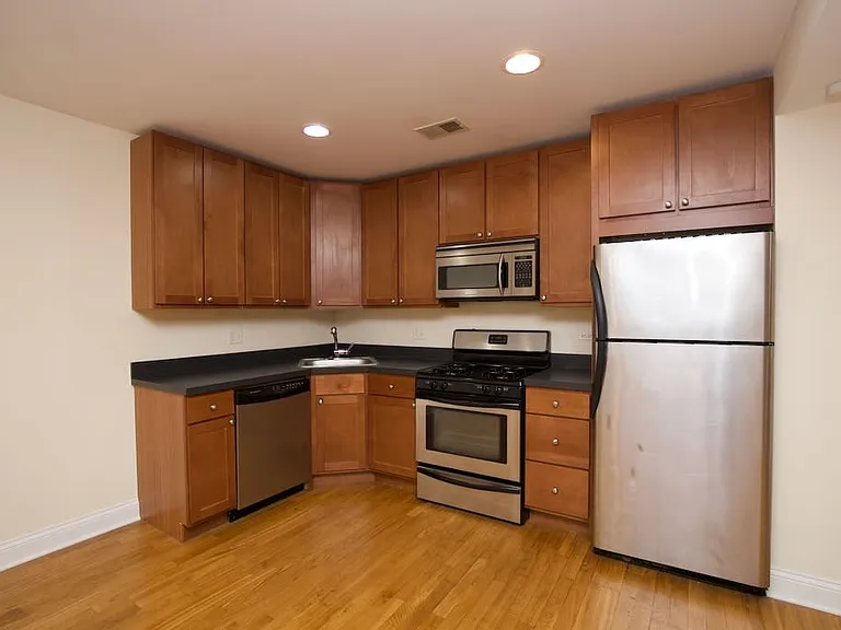 2834 N Albany Ave #6H — Photo 2