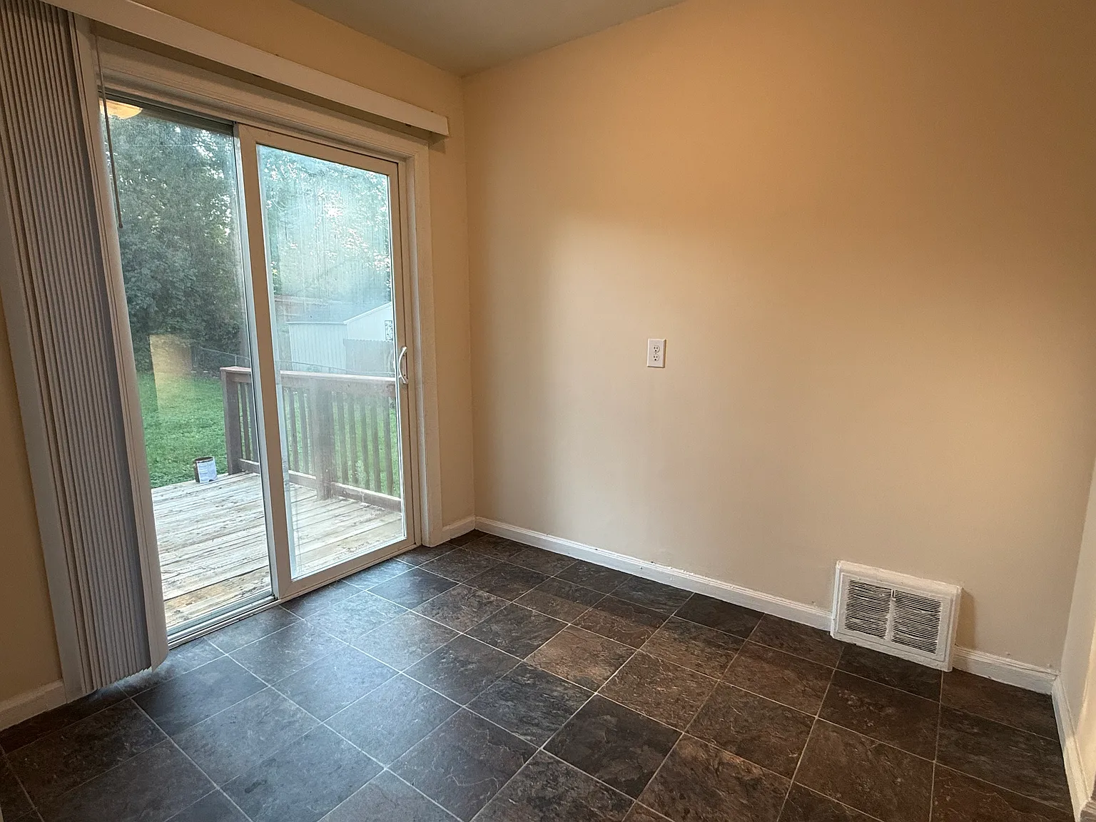 3 bed, 1014 sqft, $1,550 — Photo 3