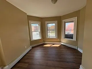 3 bed, 1.0 bath, 1048 sqft, $1,850 — Photo 2
