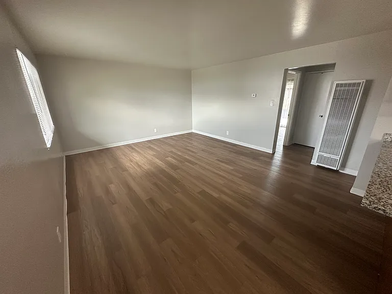 Villa Grove Apartments — Photo 27