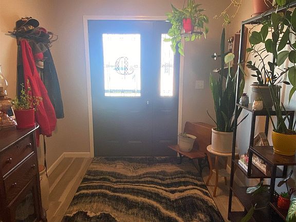 3rd image of 918 G Avenue Pl