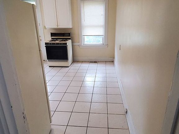 3rd image of 101 Juergens Ave