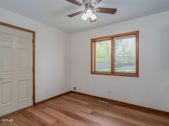 4th image of 430 Burdick Ct