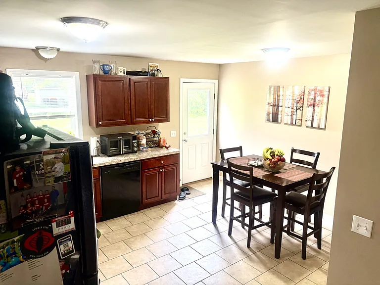 12-14 Ellison Ave #1 — Photo 10