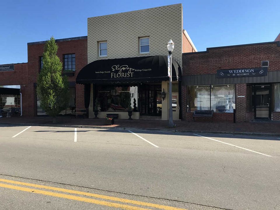 1st image of 110 W Main St