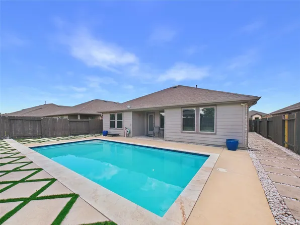 3919 Hawaiian Ct, Baytown, TX 77521