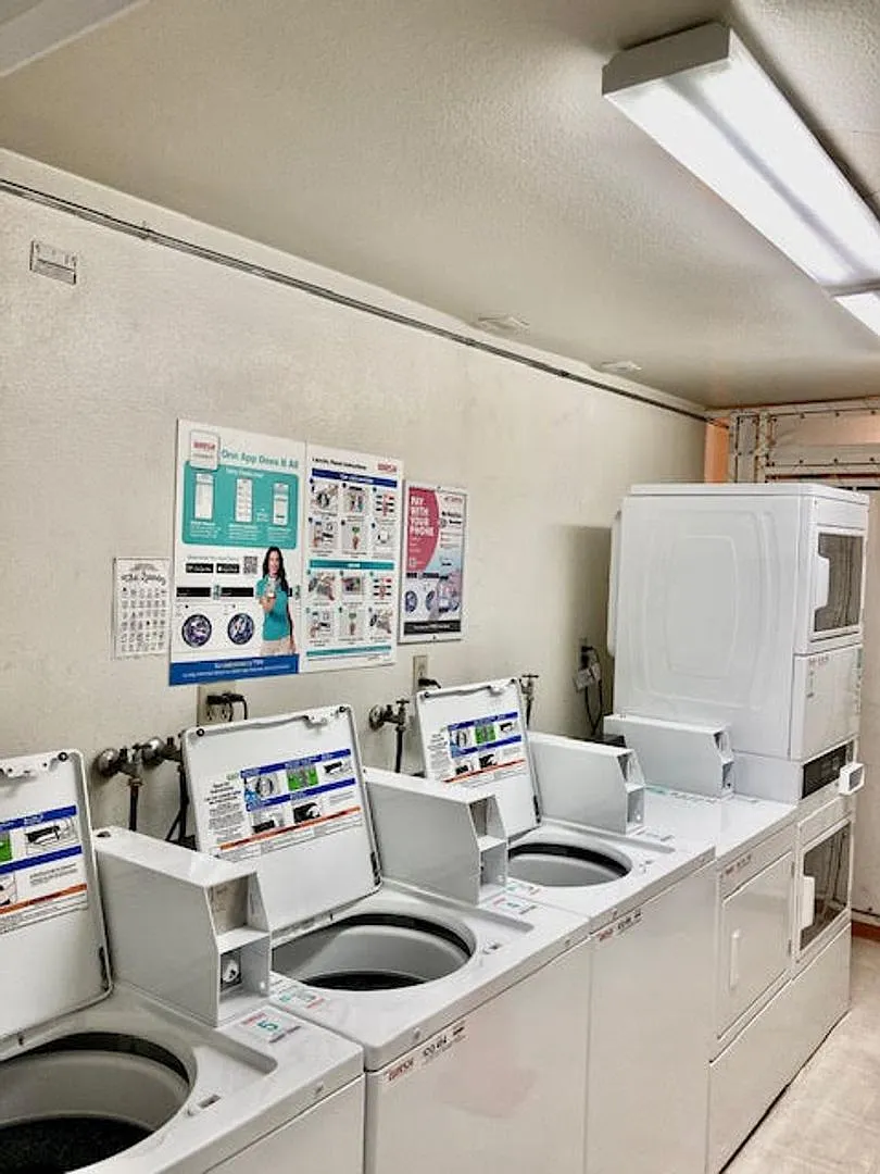 2475 Corinth Apartments — Photo 4