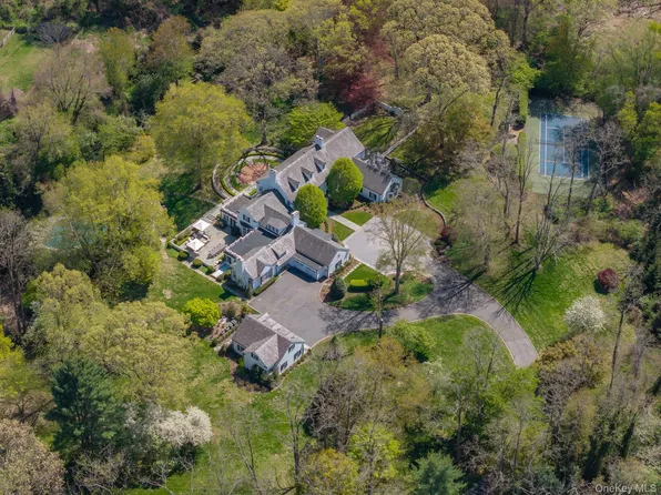530 Chicken Valley Road, Locust Valley, NY 11560
