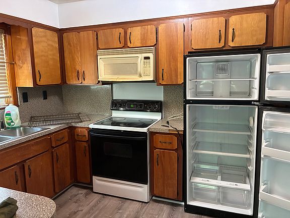 2nd image of 2581 Pelham Bay Park W Floor 2