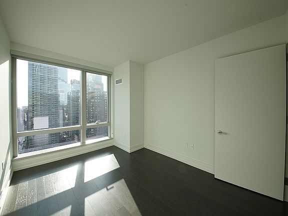 5th image of 555 10th Ave APT 16D