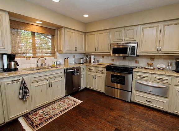 4th image of 634 Enchanted Isles Dr