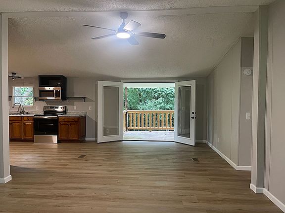 3rd image of 3957 Liverworth Rd