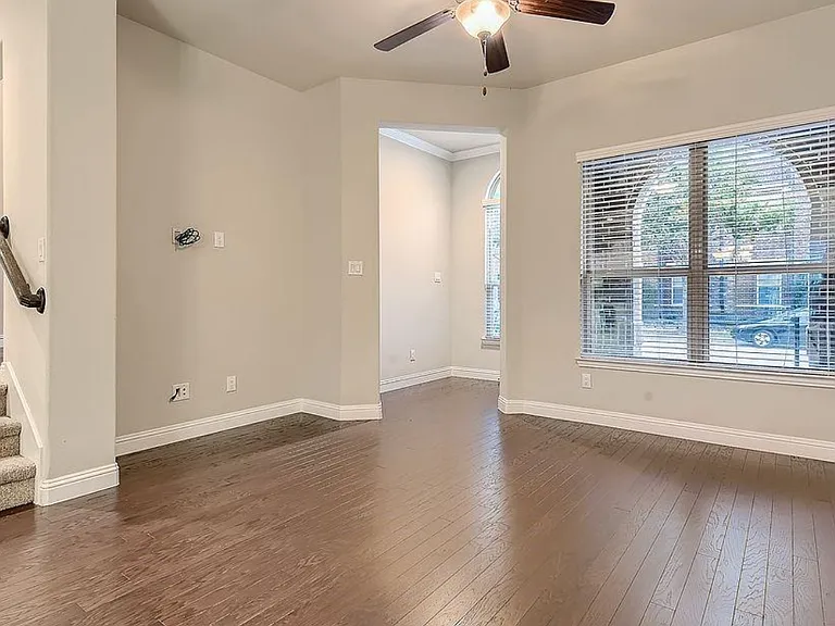 4113 Broadway Ave — Photo 8
