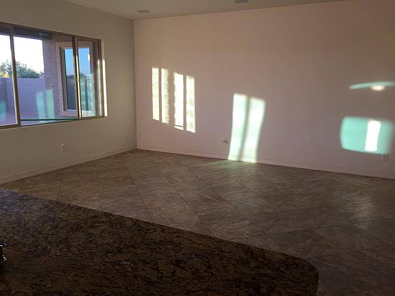 4th image of 377 E Red Mesa Trl