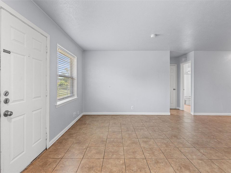 1st image of 322 Cliff Dr