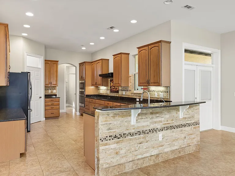 5554 Palm Lake Cir — Photo 21