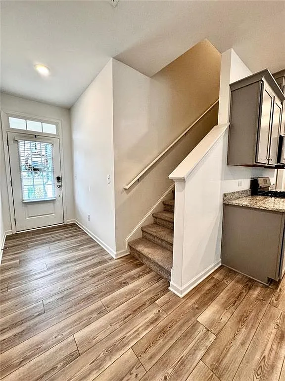 3 bed, 2.5 bath, 1940 sqft, $2,700 — Photo 3
