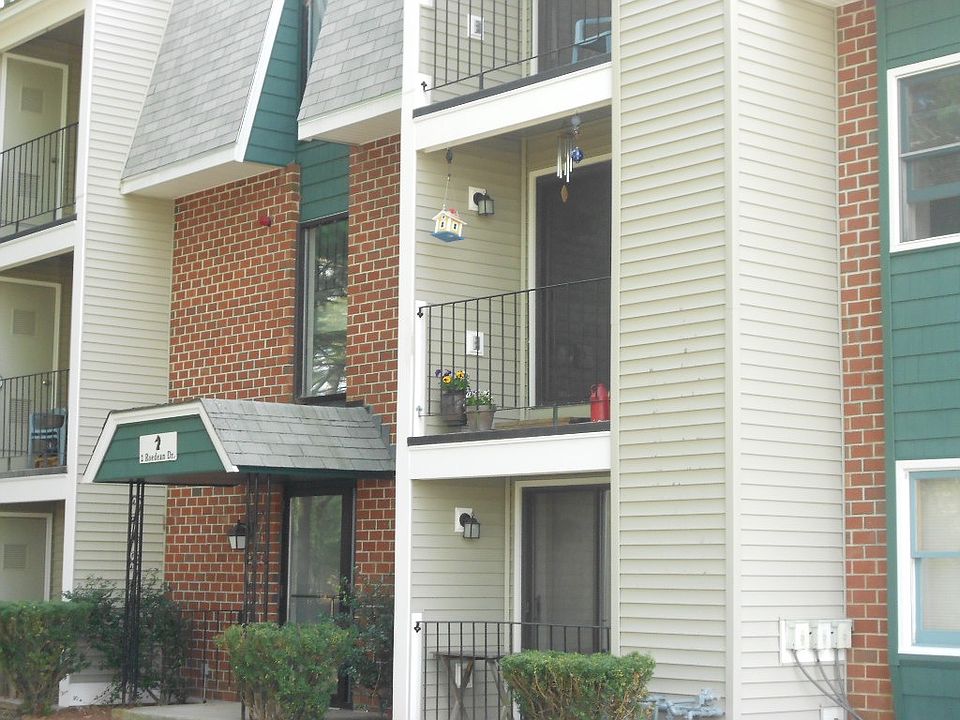 Knightsbridge Arms Condos
