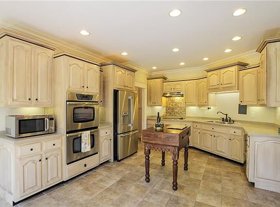 4th image of 400 Lake Pointe Dr