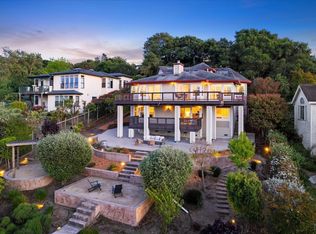 1085 Country Club Dr, Petaluma, CA 94952