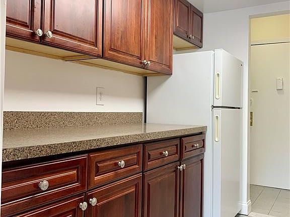 4th image of 505 White Plains Rd APT 3G