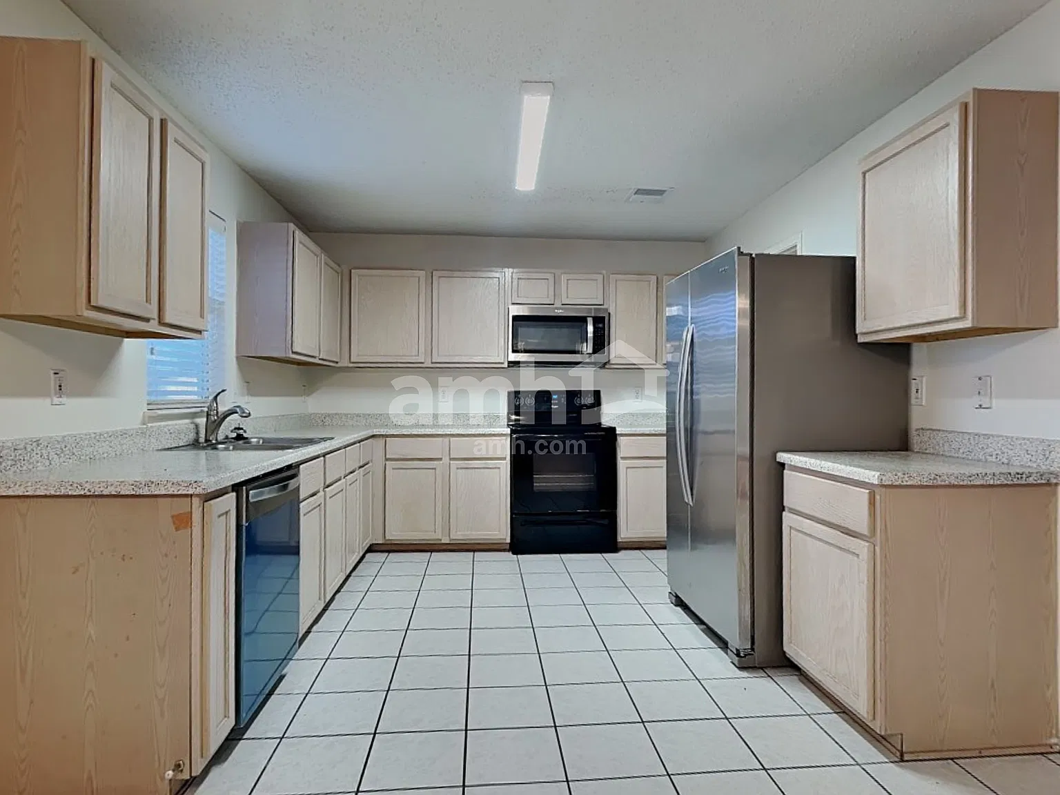 3 bed, 2.5 bath, 2346 sqft, $2,595 — Photo 3