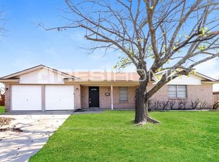 3833 Sagebrush Rd, Benbrook, TX 76116