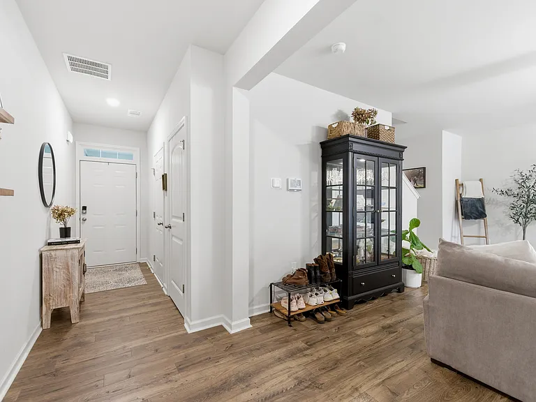 503 Stoneybrook Dr — Photo 3