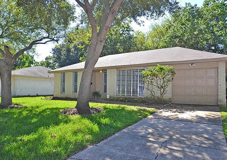 1st image of 8806 Amblewood Dr