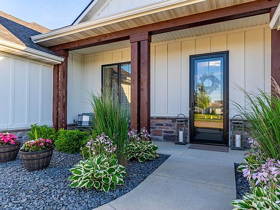 5th image of 4904 Longbow Dr