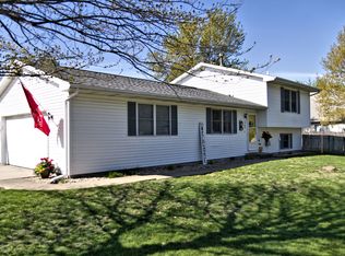 2702 Binghamton Ln, Bloomington, IL 61705