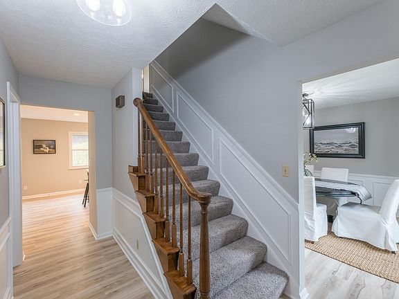 3rd image of 5669 Shadowbrook Dr