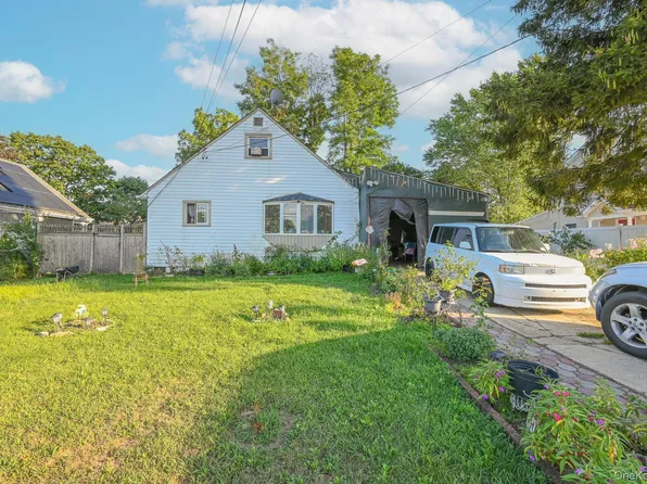 12 Garnet Drive, Brentwood, NY 11717