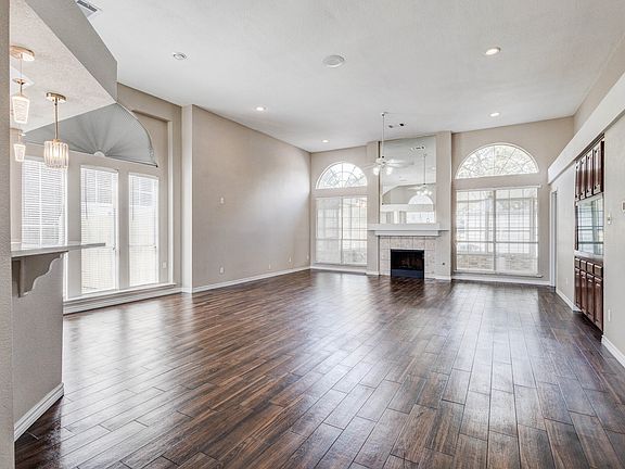 2nd image of 8101 Luna Dr