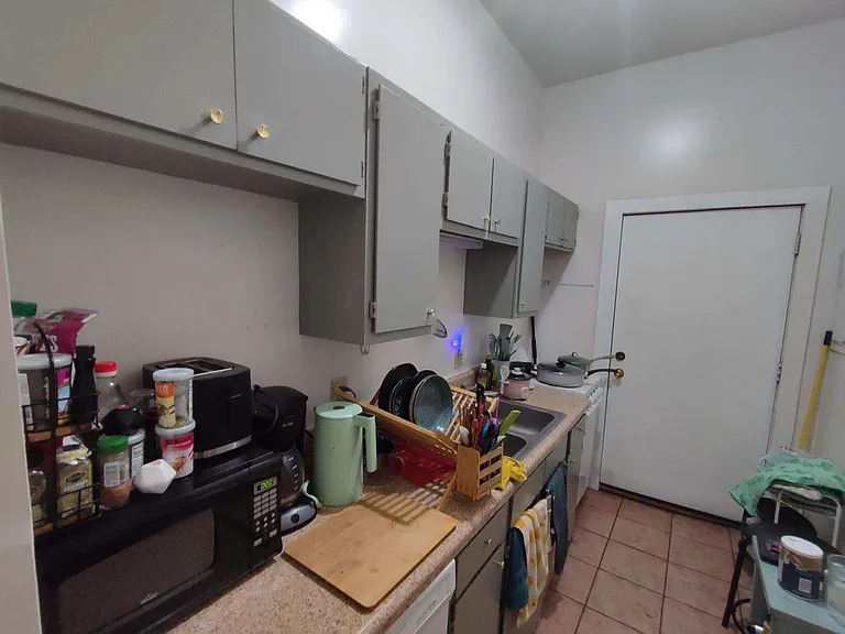 320 W Hall St #B — Photo 4